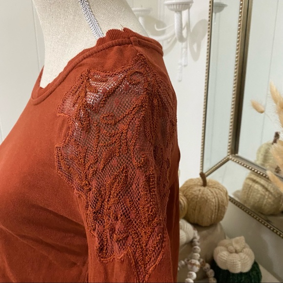 Free People Floral Lace Details Pullover Sweatshirt Top Open Back Sz XS Orange - Picture 7 of 13